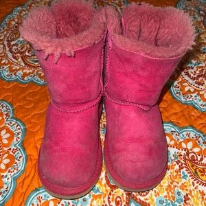 Size 10 Bailey Bow Pink UGGs 💕